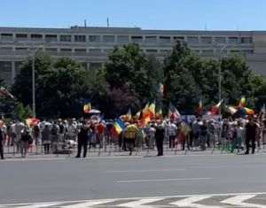 Sindicaliştii din administraţia publică protestează la Bucureşti: "Greva generală este o opţiune dacă Guvernul nu renunţă la măsuri”